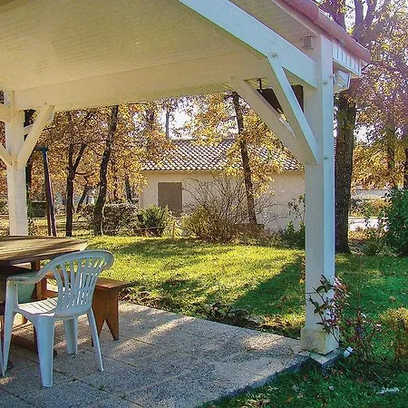 Two-bedroom Holiday In Casa vacanze Brossac